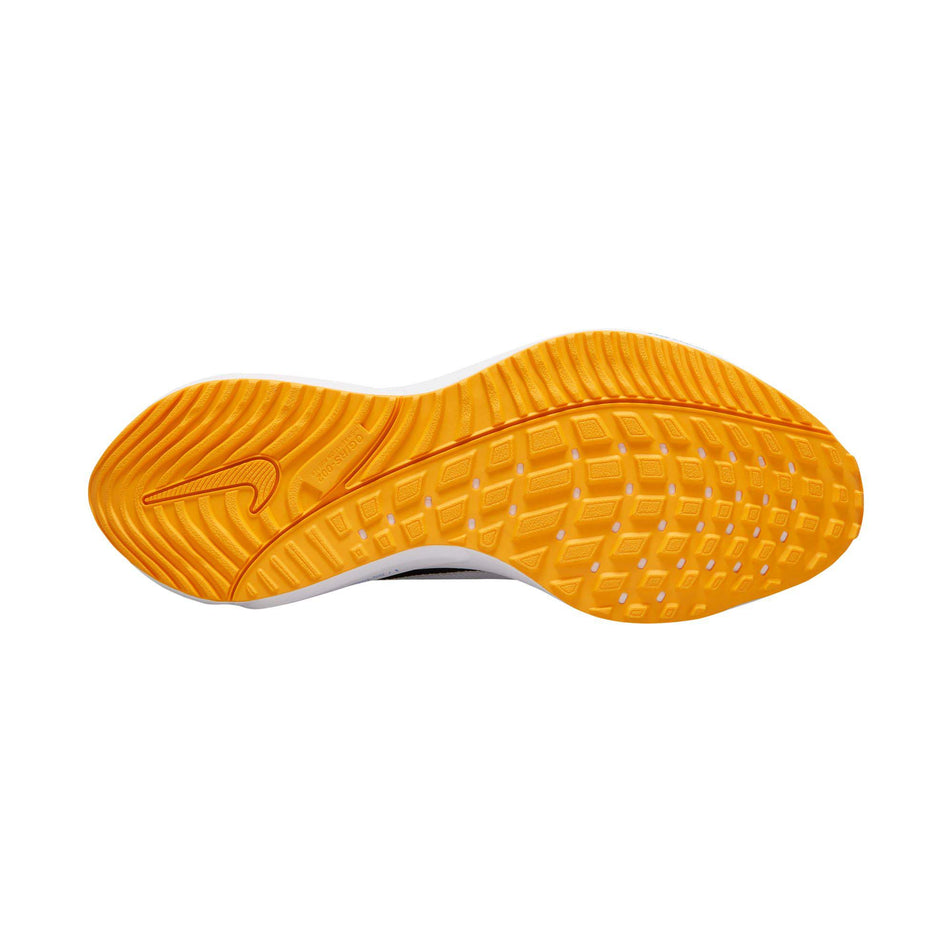Outsole of the right shoe from a pair of Nike Men's Vomero 16 Road Running Shoes in the Black/White-Sundial-High Voltage colourway (7970516500642)