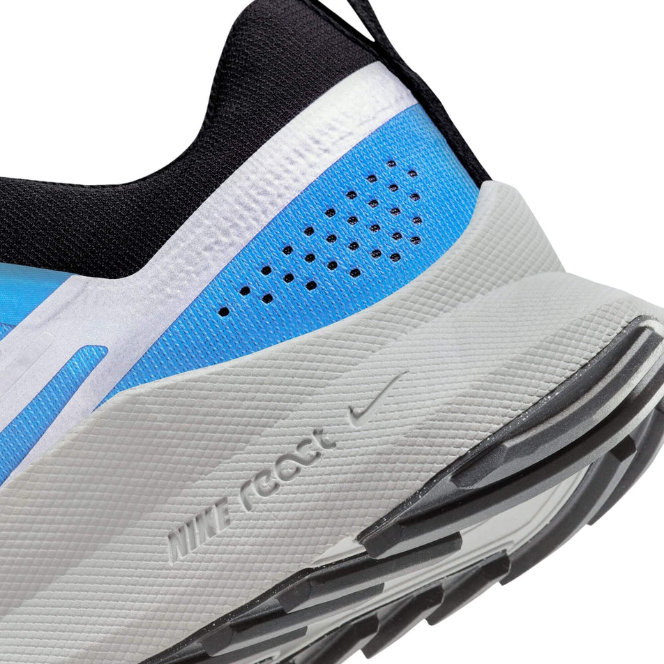 Lateral side of the back of the left shoe from a pair of Nike Pegasus Trail 4 Men's Trail Running Shoes in the LT Photo Blue/Metallic Silver-Track Red colourway (7970844377250)