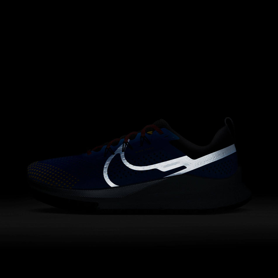 Reflectivity on the lateral side of the right shoe from a pair of Nike Pegasus Trail 4 Men's Trail Running Shoes in the LT Photo Blue/Metallic Silver-Track Red colourway (7970844377250)