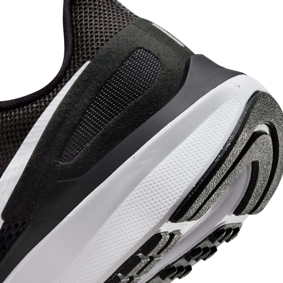 Lateral side of the back of the left shoe from a pair of Nike Women's Structure 25 Road Running Shoes in the Black/White-DK Smoke Grey colourway (8025972375714)