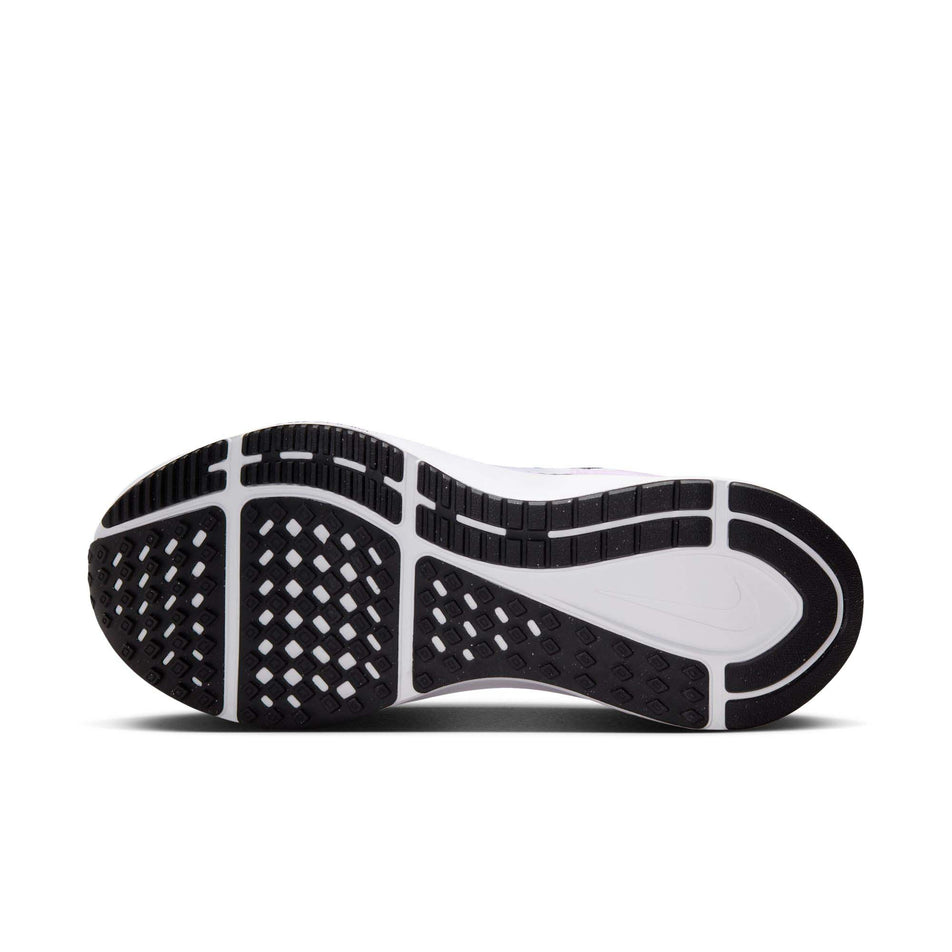 Outsole of the left shoe from a pair of Nike Women's Structure 25 Road Running Shoes in the Black/White-Daybreak-Lilac Bloom colourway (8215812669602)