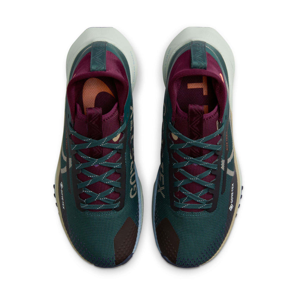 The uppers on a pair of Women's Pegasus Trail 4 GORE-TEX Waterproof Trail Running Shoes. Deep Jungle/Khaki-Night Maroon colourway. (8073082536098)