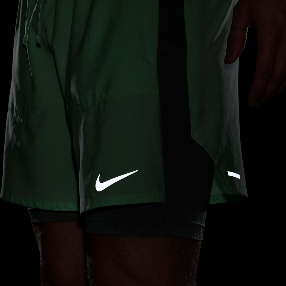The reflectivity on the lower left side of a pair of Nike Men's Stride Dri-FIT 5