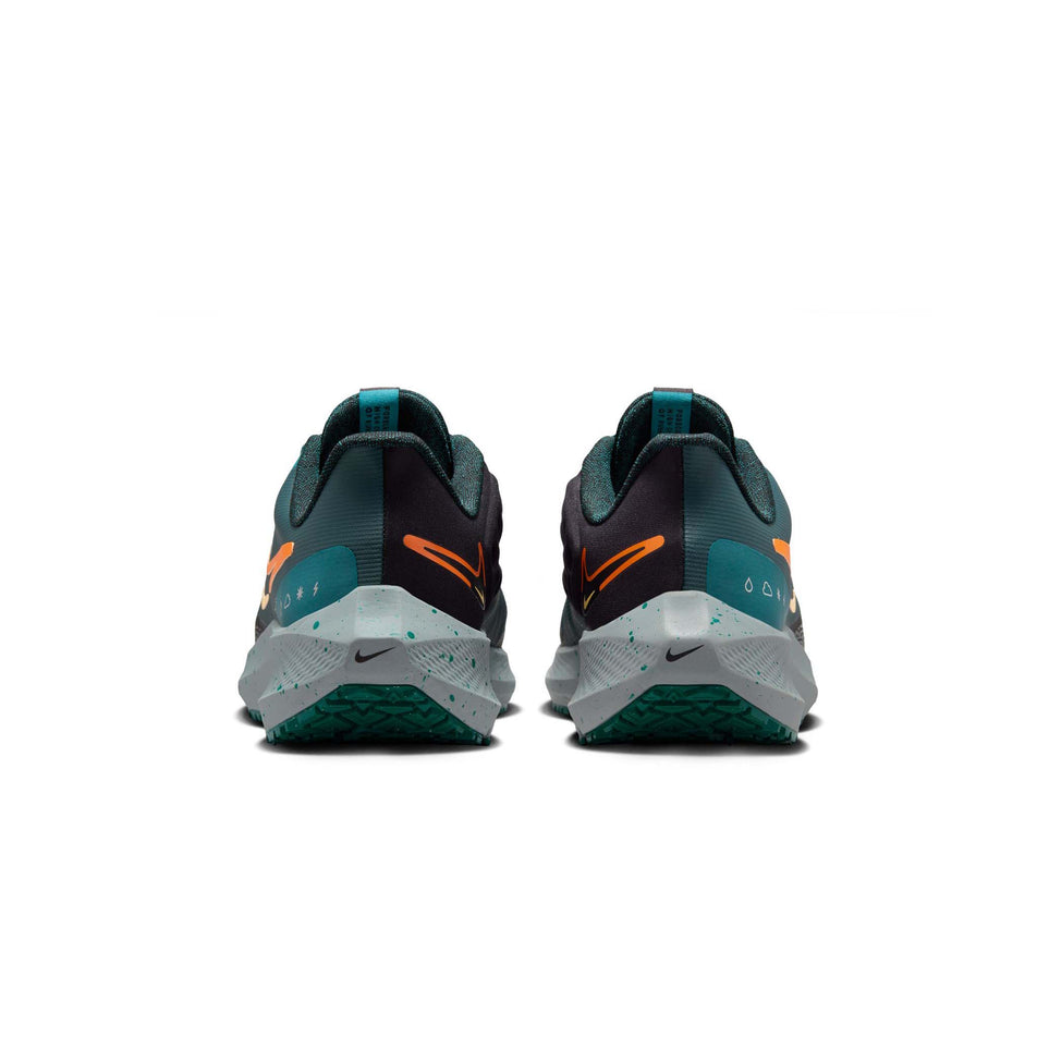 The back of a pair of Nike Men's Pegasus 39 Shield Weatherized Road Running Shoes. Deep Jungle/Safety Orange-Geode Teal colourway. (8072700199074)
