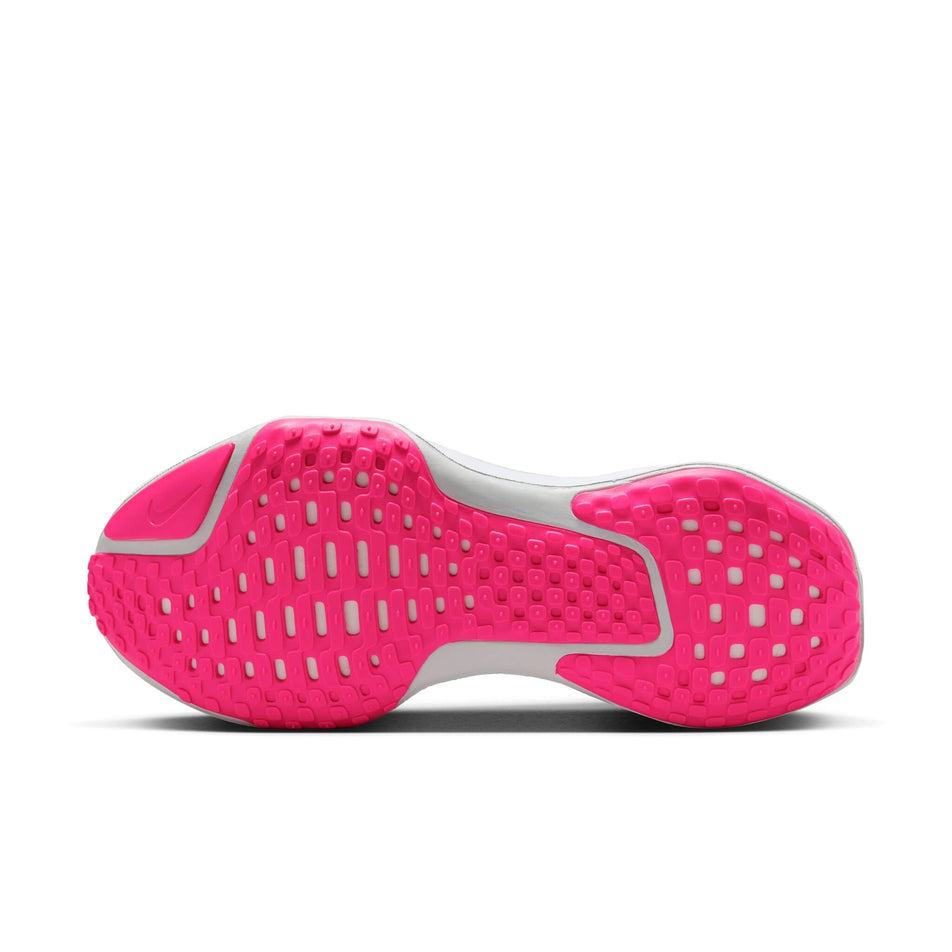 Outsole of the left shoe from a pair of Nike Women's Invincible 3 Road Running Shoes in the White/Deep Royal Blue-Photon Dust colourway (8139940266146)