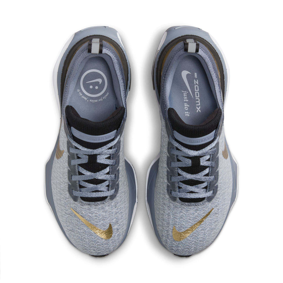 The uppers on a pair of Nike  Women's Invincible 3 Road Running Shoes in the Ashen Slate/Metallic Gold-Diffused Blue colourway (8070590333090)