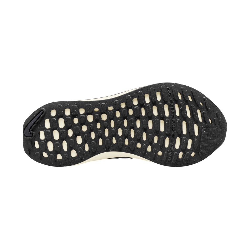 Outsole of the right shoe from a pair of Nike Women's Infinity RN 4 Road Running Shoes in the Black/Hyper Violet-Anthracite colourway (8139954585762)