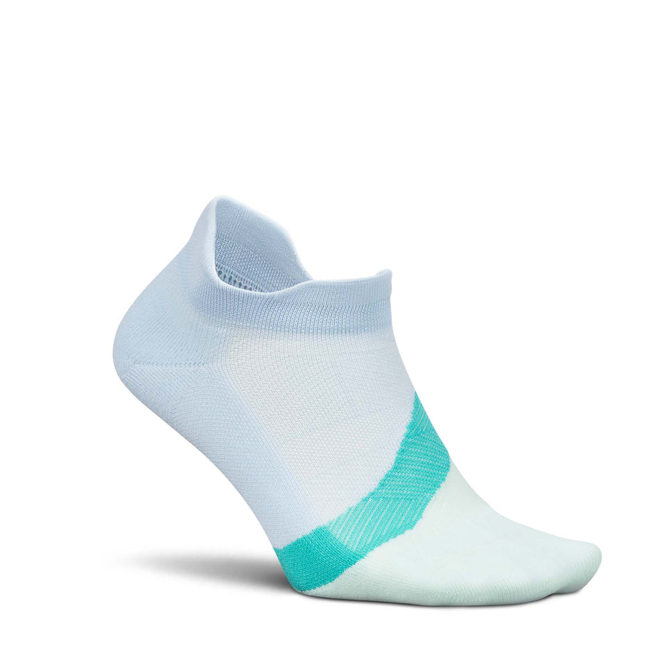 Lateral view of the right sock from a pair of Feetures Unisex Elite Light Cushion No Show Tab in the Glacier Mist colourway.