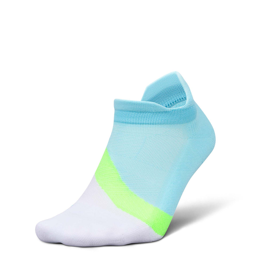 Lateral view of the left sock from a pair of Feetures Unisex Elite Light Cushion No Show Tab in the Cool Plunge colourway.