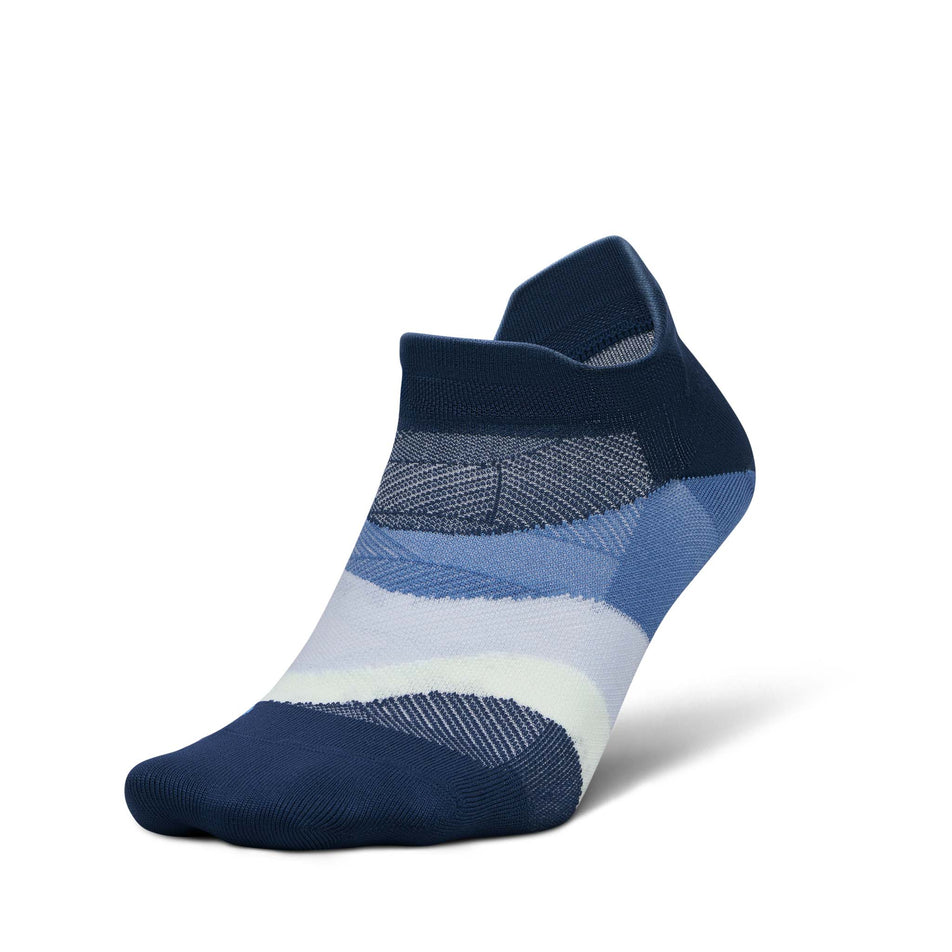 Lateral view of the left sock from a pair of Feetures Unisex Elite Ultra Light No Show Tab in the Blue Wave colourway.