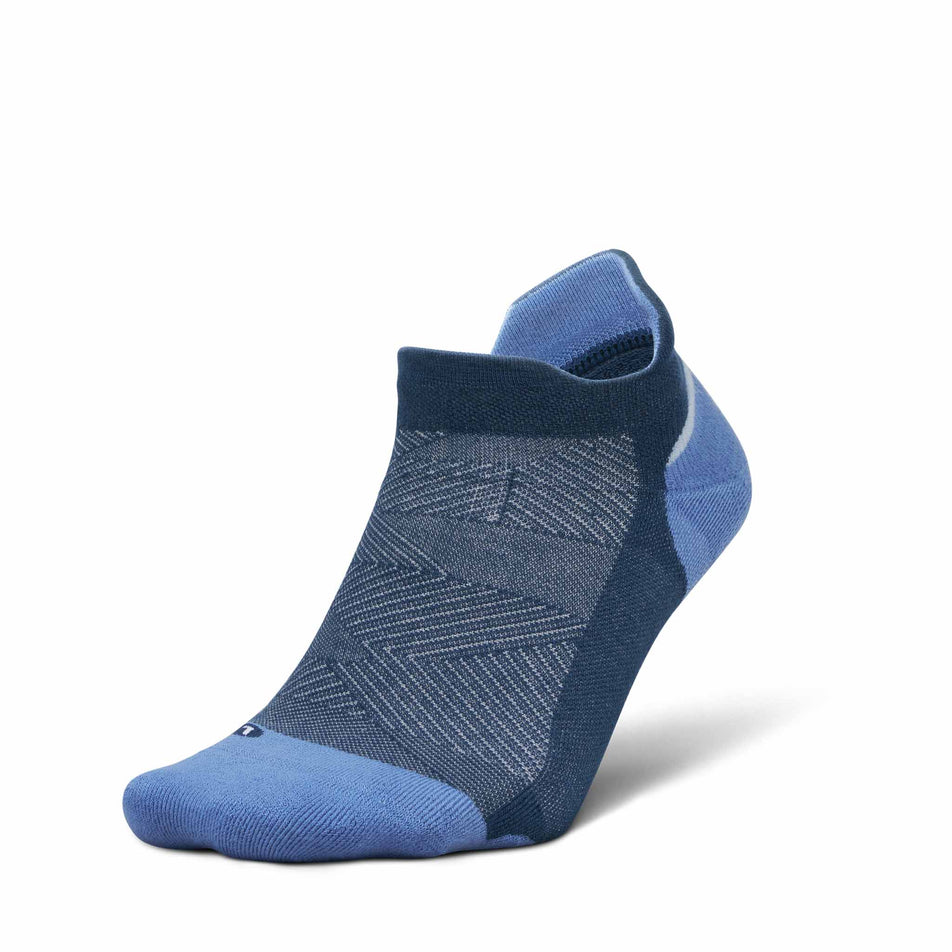 Lateral view of the left sock from a pair of Feetures Unisex Elite Max Cushion No Show Tab in the Blue Wave colourway.