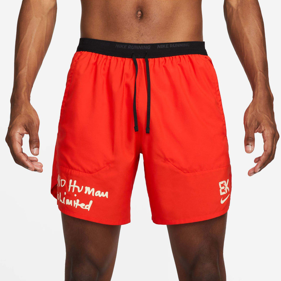 Front view of a model wearing a pair of Nike Men's Dri-FIT Stride Kipchoge 7