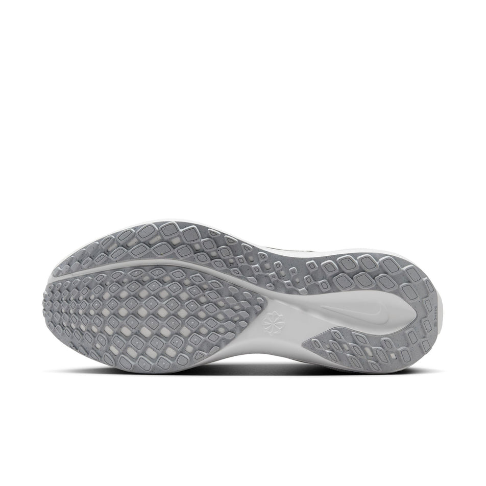 The outsole of the left shoe from a pair of Nike Women's Pegasus 41 Road Running Shoes in the Sail/Metallic Silver-Photon Dust colourway. (8724651770018)