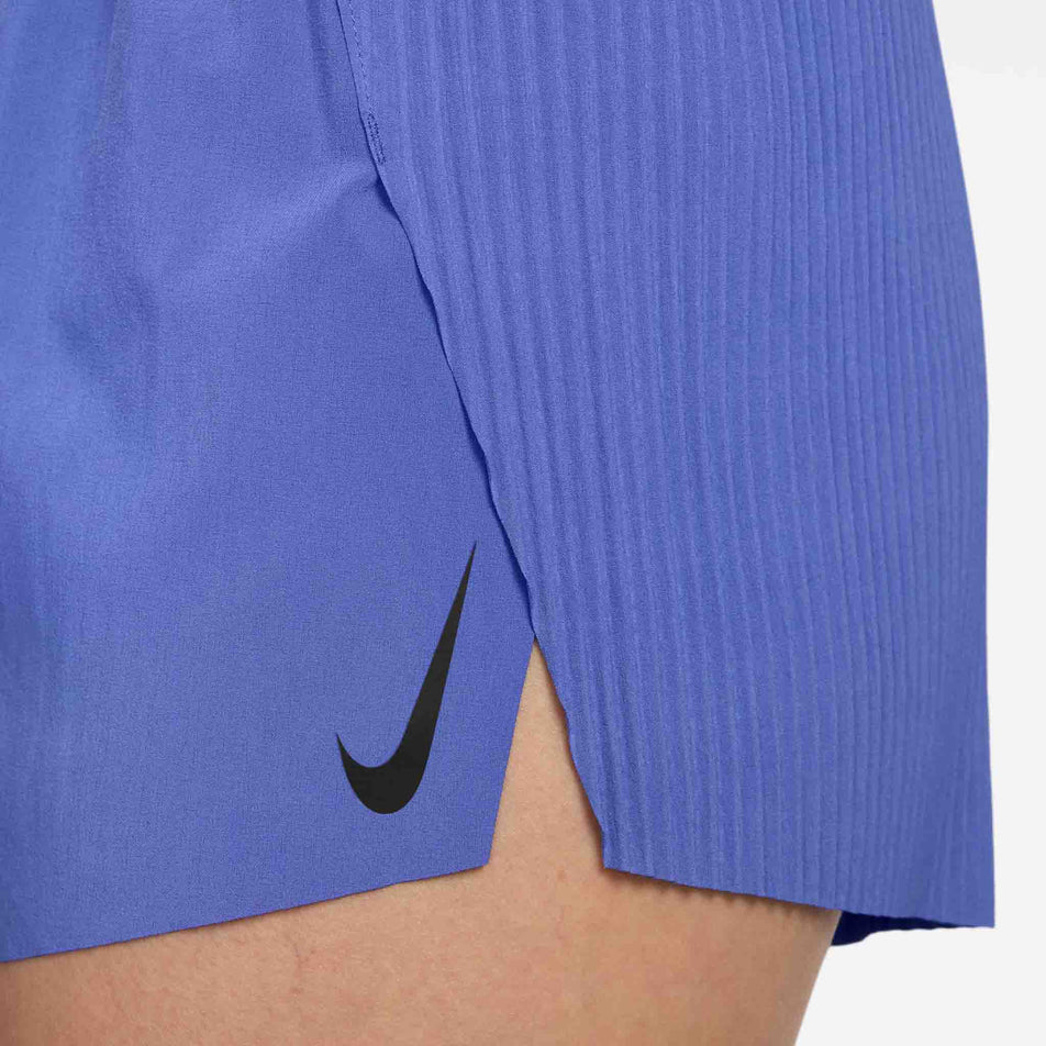 Close-up view of the side split on the side of the Nike Women's AeroSwift Dri-FIT ADV Mid-Rise Brief-Lined 3