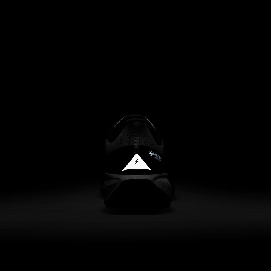 The reflective details on the back of the right shoe from a pair of Nike Men's Pegasus 41 GORE-TEX Road Running Shoes in the Black/Summit White-Anthracite-Iron Grey colourway. (8754793185442)