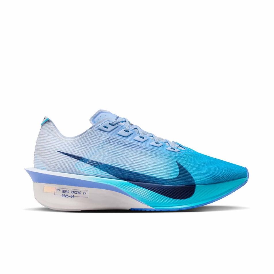 Lateral view of the right shoe from a pair of Nike Women's Vaporfly 4 Road Racing Shoes in the White/Midnight Navy-Hydrogen Blue colourway.