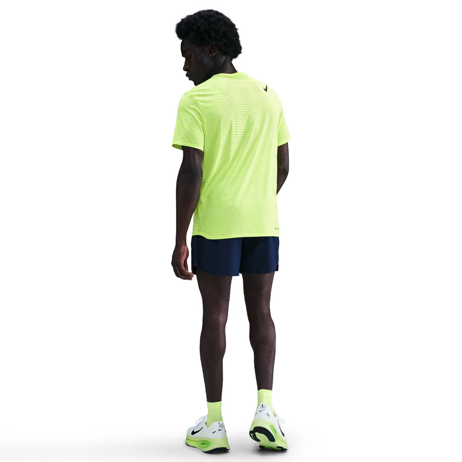 Back view of a model wearing the Nike Men's AeroSwift Dri-FIT ADV Short-Sleeve Running Top in the Volt/Black colourway. (8778190749858)