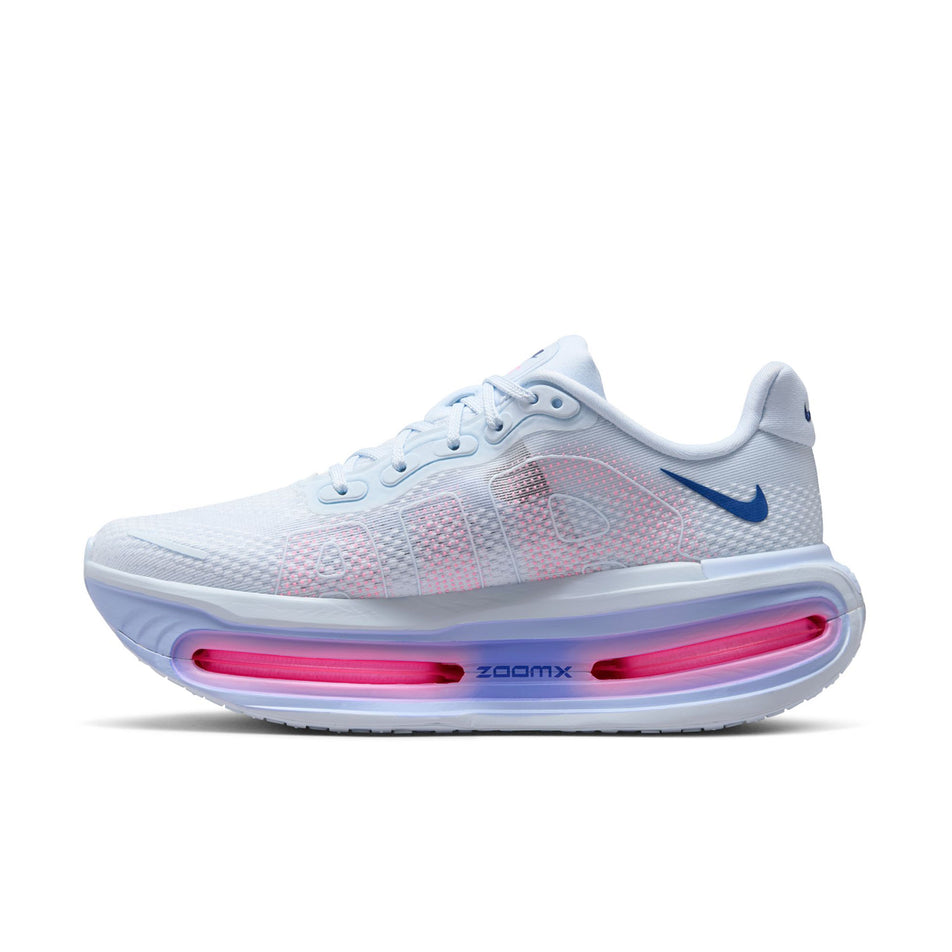 Medial view of the right shoe from a pair of Nike Women's Vomero Premium Running Shoes in the Blue Tint/Deep Royal Blue-Aluminum colourway. (8756155809954)