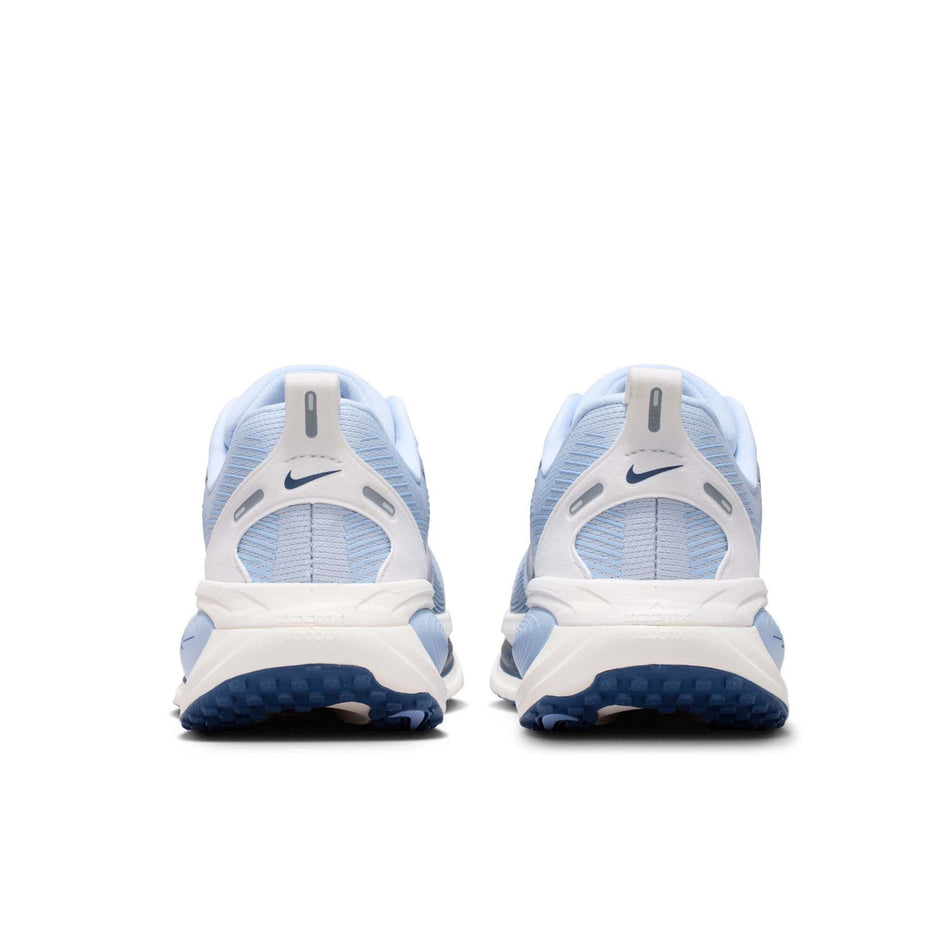 The back of a pair of Nike Women's Vomero 18 Road Running Shoes in the Hydrogen Blue/Mystic Navy-Aluminum colourway.