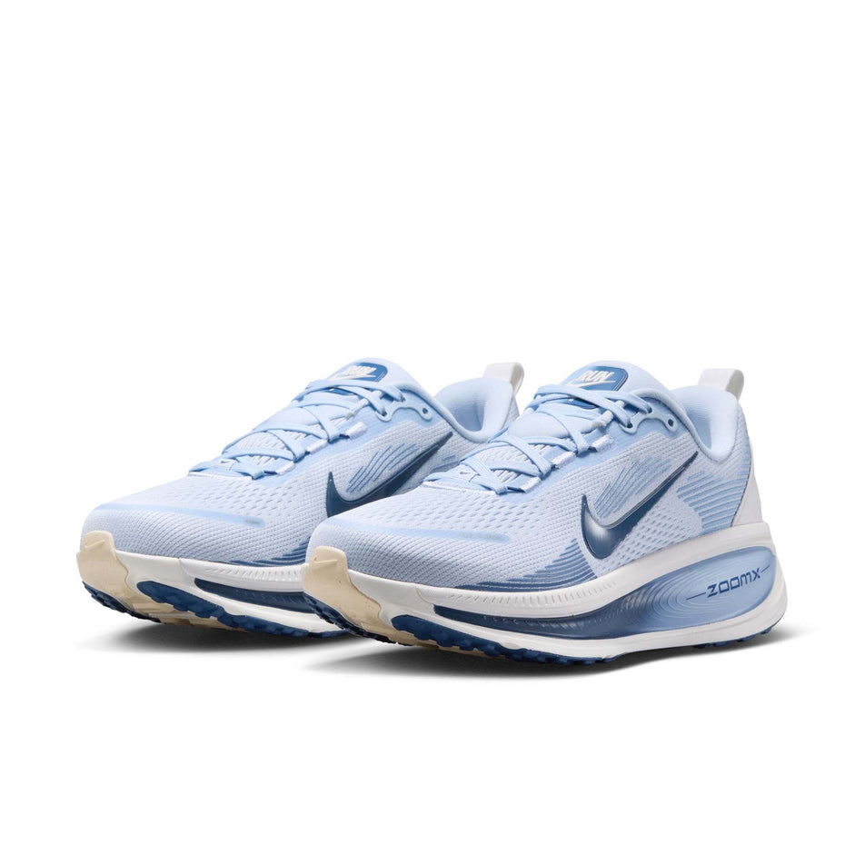 A pair of Nike Women's Vomero 18 Road Running Shoes in the Hydrogen Blue/Mystic Navy-Aluminum colourway.