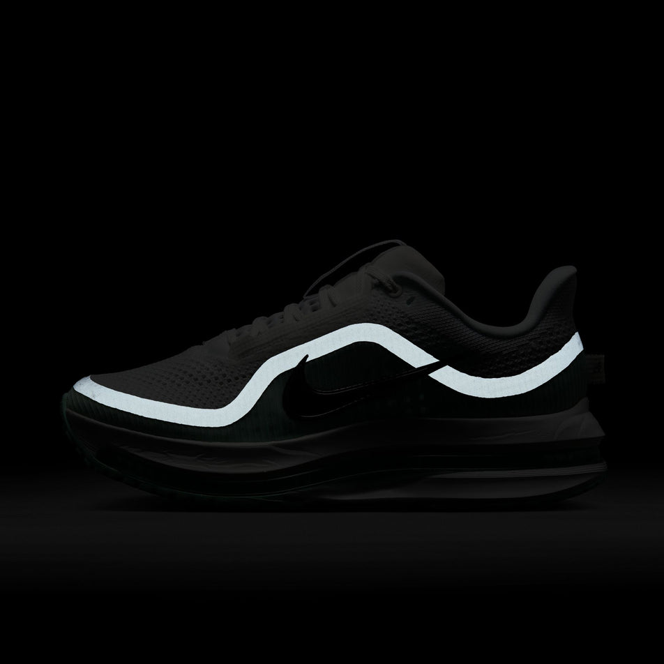 The reflective graphic on the lateral side of the right shoe from a pair of Nike Women's Pegasus Premium Road Running Shoes in the White/Metallic Silver-Mint Foam-Cannon colourway. (8684688933026)
