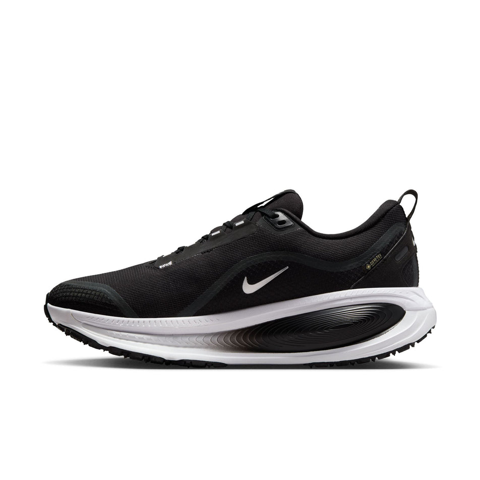 Medial view of the right shoe from a pair of Nike Men's Vomero 18 GORE-TEX Road Running Shoes in the Black/Metallic Silver-Anthracite-White colourway. (8754898501794)