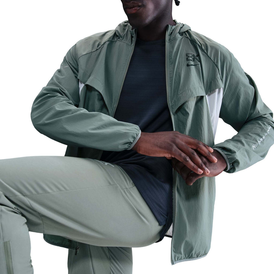 Front view of a model wearing the Nike Men's Stride 