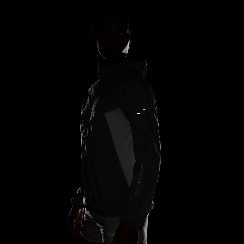 The reflective pills on the sleeve of the Nike Men's Stride 