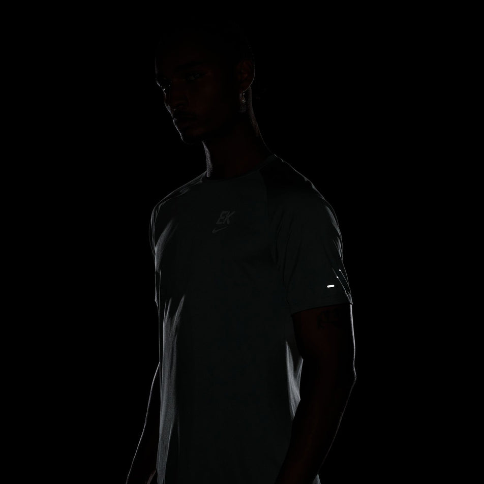 The reflective pills on the sleeve of the Nike Men's Stride 