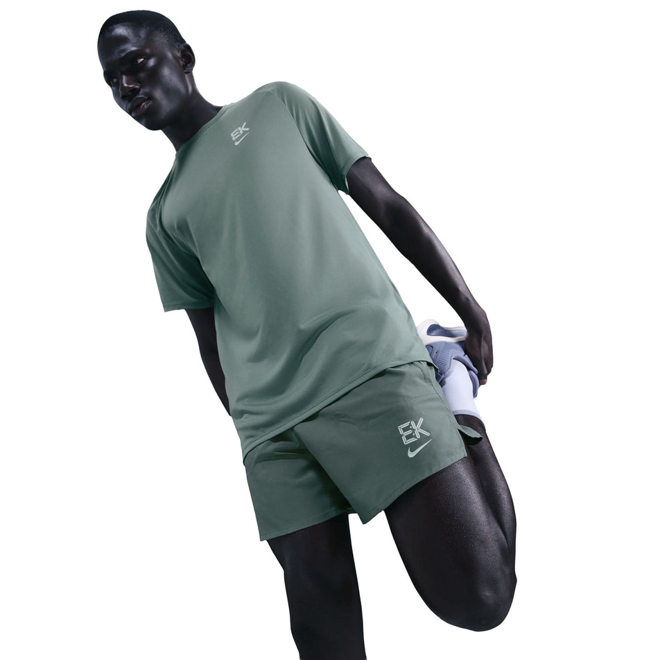 Front view of a model wearing the Nike Men's Dri-FIT Eliud Kipchoge Stride 5