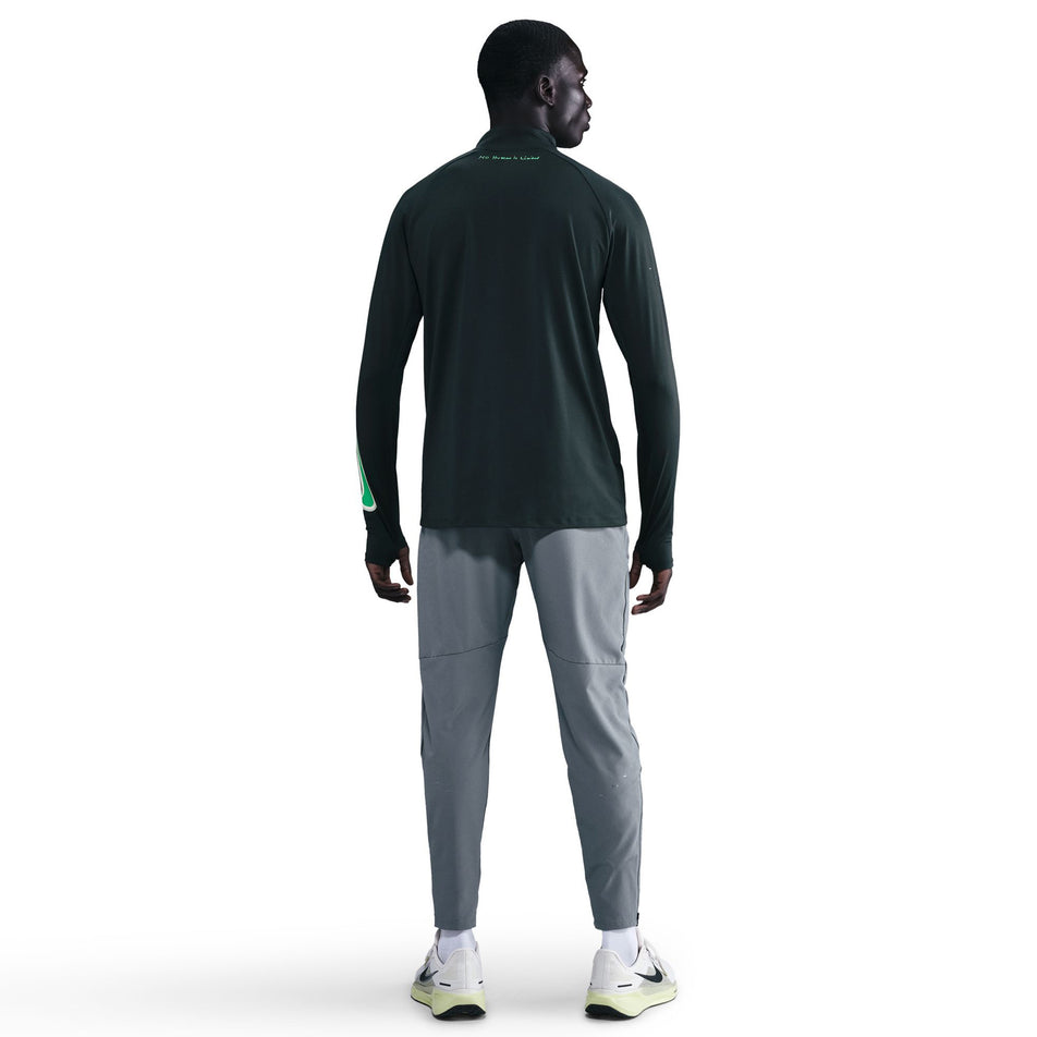 Front view of a model wearing the Nike Men's Stride 