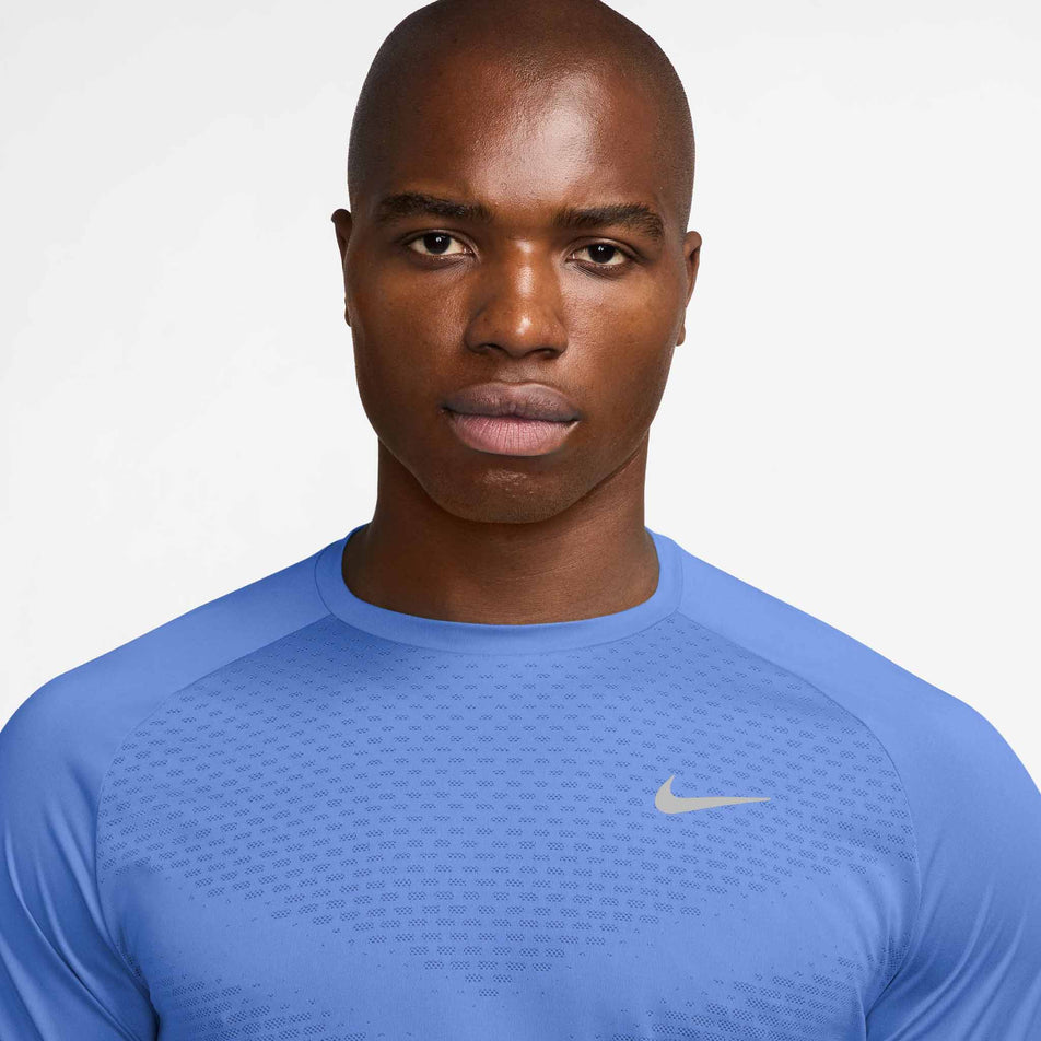 Front view of a model wearing the Nike Men's Stride Dri-FIT ADV Short-Sleeve Running Top in the Royal Pulse/Reflective Silver colourway.