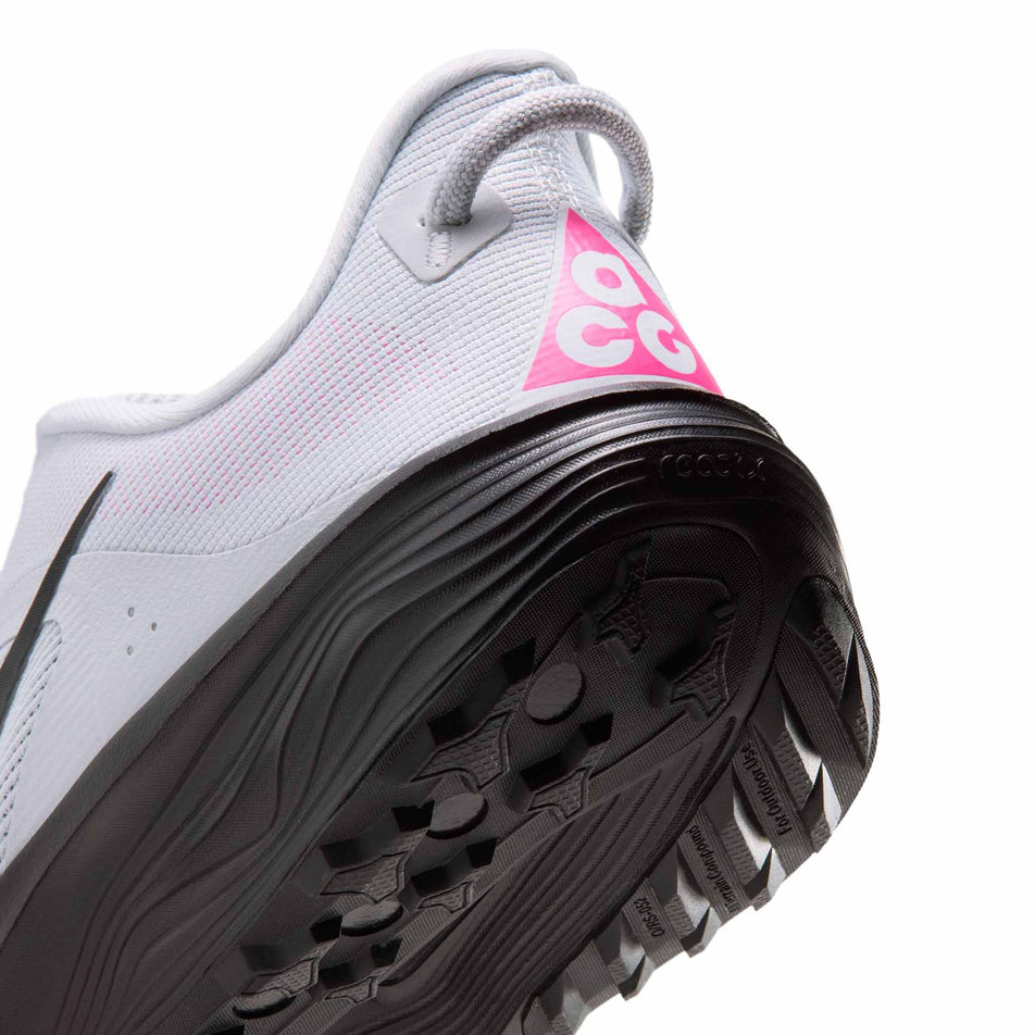 Close-up view of the rearfoot section of the left shoe from a pair of Nike Men's ACG Pegasus Trail Running Shoes in the Pure Platinum/Black-Hyper Pink colourway.