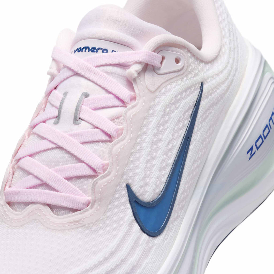 Close-up view of the upper of the left shoe from a pair of Nike Women's Vomero Plus Road Running Shoes in the Pearl Pink/Midnight Navy-White colourway.