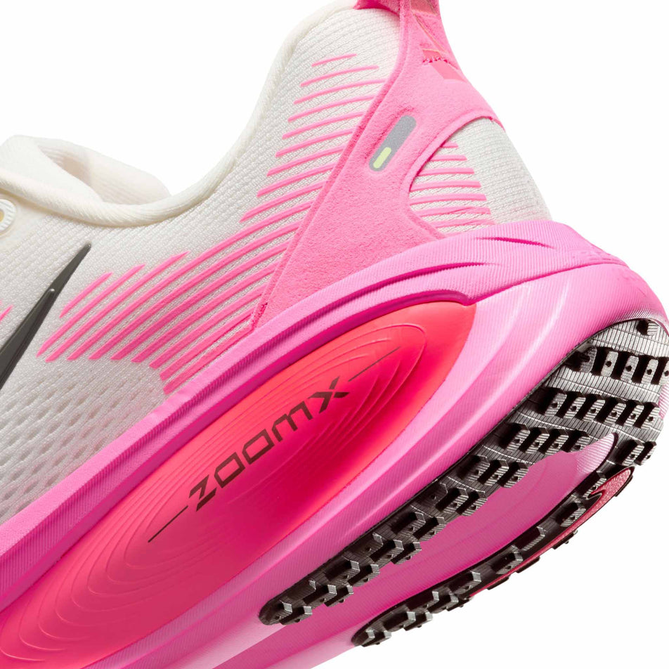 Close up of the midsole of the left shoe from a pair of Nike Men's Vomero 18 Road Running Shoes in the Sail/Sequoia-Hyper Pink-Hyper Pink colourway. (8636927738018)