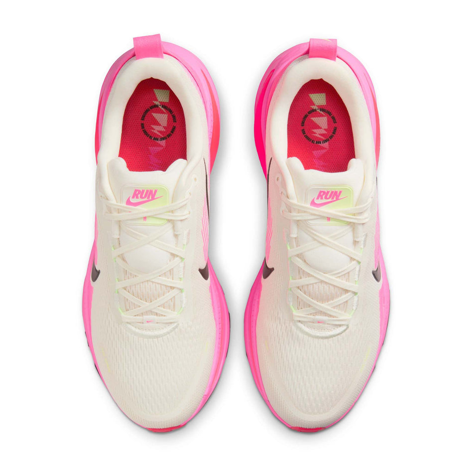 The uppers on a pair of Nike Men's Vomero 18 Road Running Shoes in the Sail/Sequoia-Hyper Pink-Hyper Pink colourway. (8636927738018)