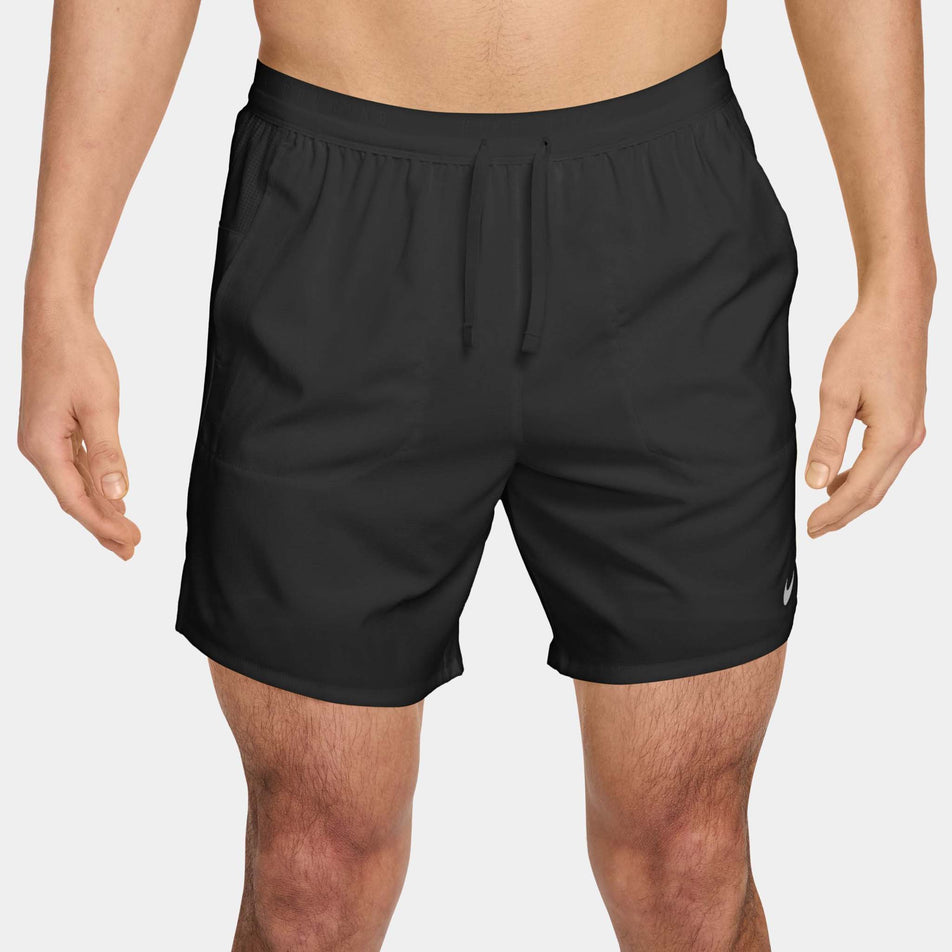 Front view of a model wearing the Nike Men's Stride Dri-FIT 7