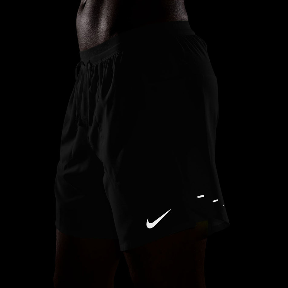 The reflective Nike Swoosh logo and pills on side of the Nike Men's Stride Dri-FIT 7