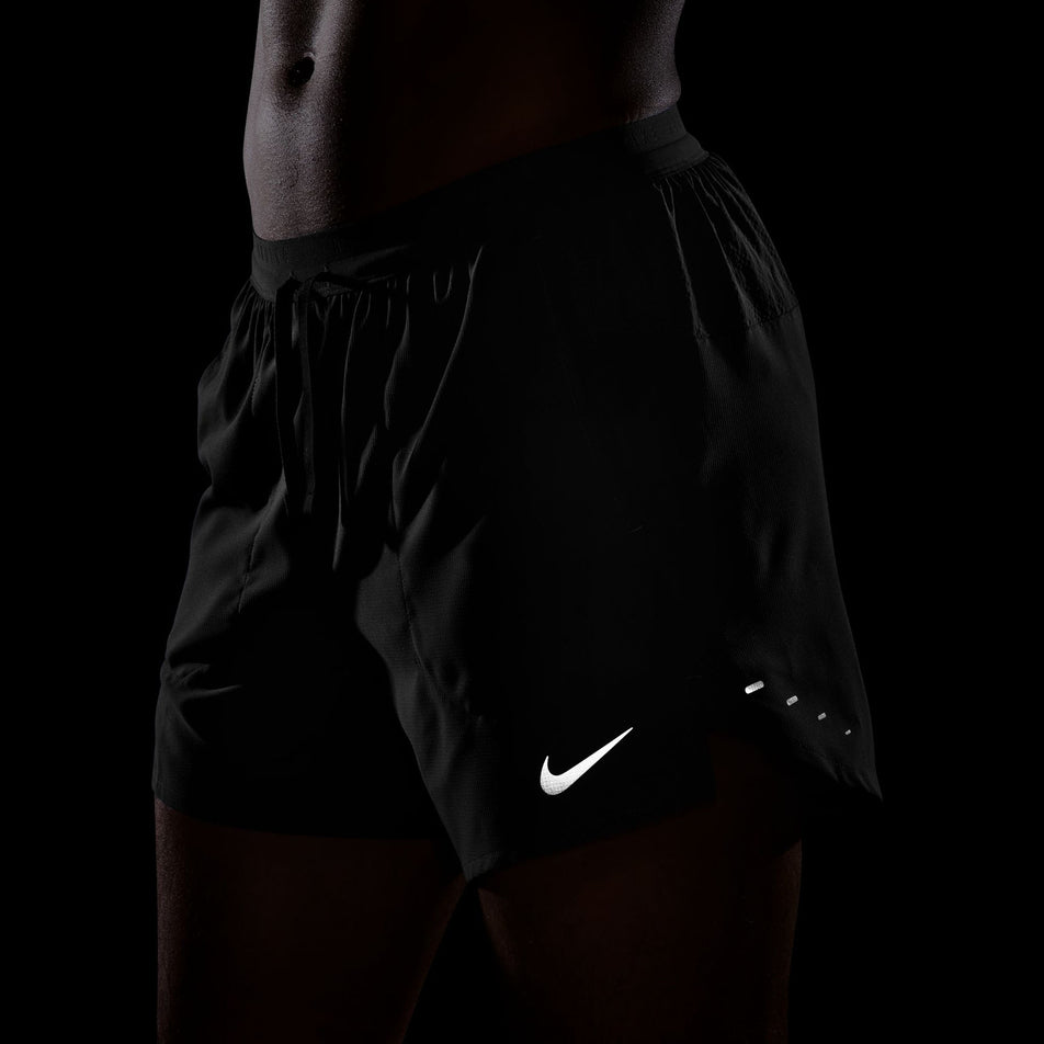 The reflective Nike Swoosh logo and pills on the side of the Nike Men's Stride Dri-FIT 5