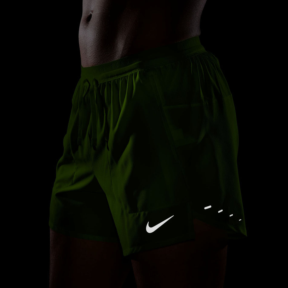 The reflective details on the Nike Men's Stride Dri-FIT 5