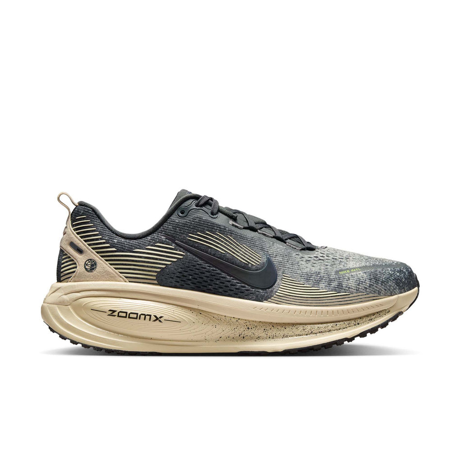 Lateral view of the right shoe from a pair of Nike Men's Vomero 18 Road Running Shoes in the Oatmeal/Black-Anthracite-Volt colourway. (8684581552290)