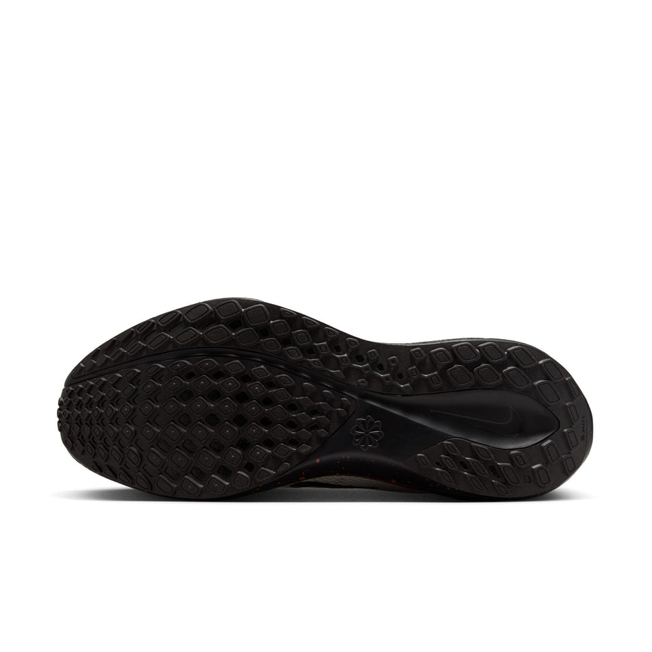 The outsole of the left shoe from a pair of Nike Men's Pegasus 41 Road Running Shoes in the Soft Pearl/Velvet Brown-Desert Ochre colourway. (8724604125346)