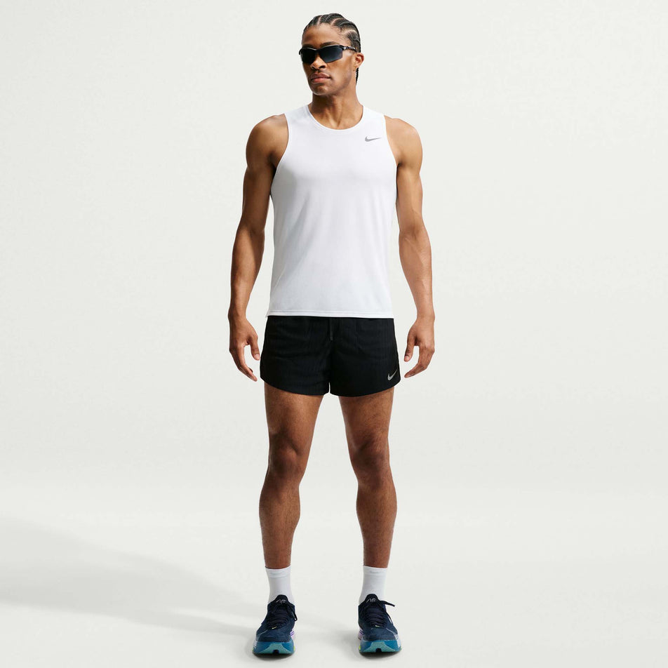Front view of a model wearing the Nike Men's Stride Aero-FIT 5