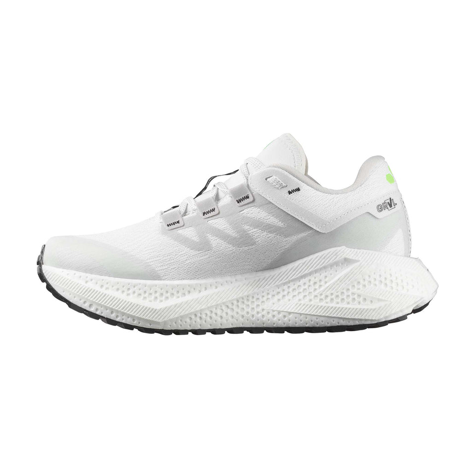 Medial view of the right shoe from a pair of Salomon Women's Aero Glide 3 GRVL Running Shoes in the White/Ftw Silver/Green Gecko colourway. (8721067999394)