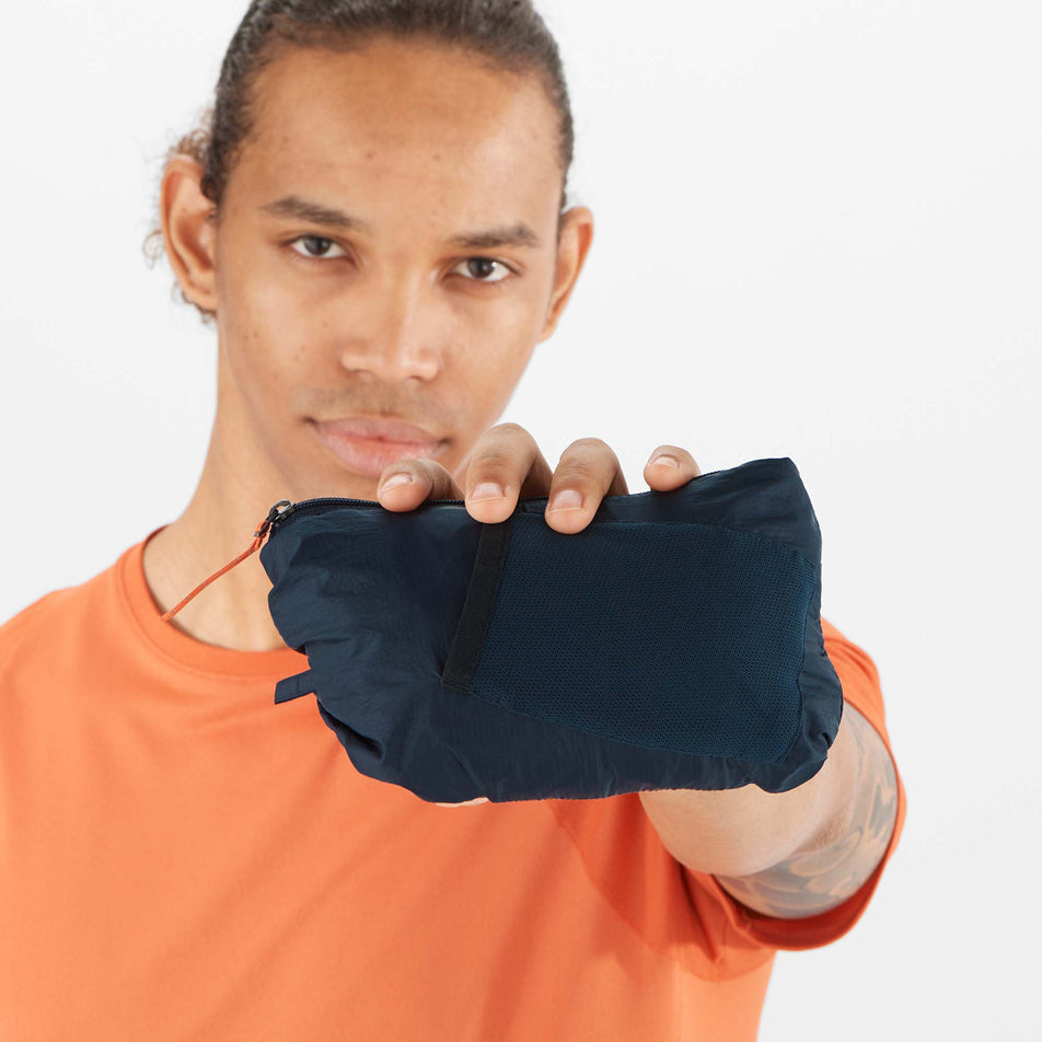 A model demonstrating that a Salomon Men's Sense Flow Jacket can be packed into its pocket (8071109771426)