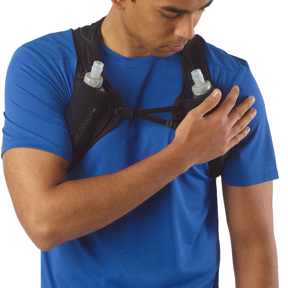 Front view of a model wearing the Salomon Unisex Pulse 2 Set in the Black colourway.