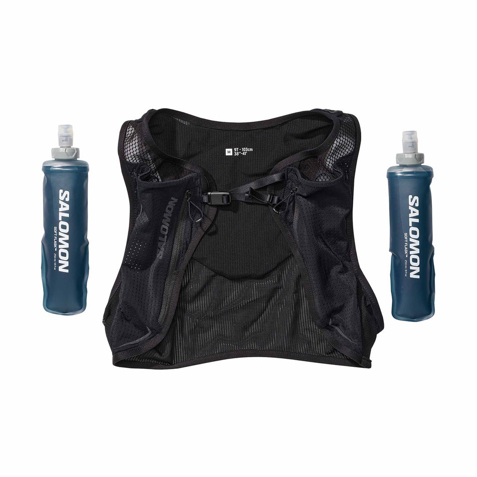 Front view of a model wearing the Salomon Unisex Pulse 2 Set in the Black colourway and the two soft flasks. 