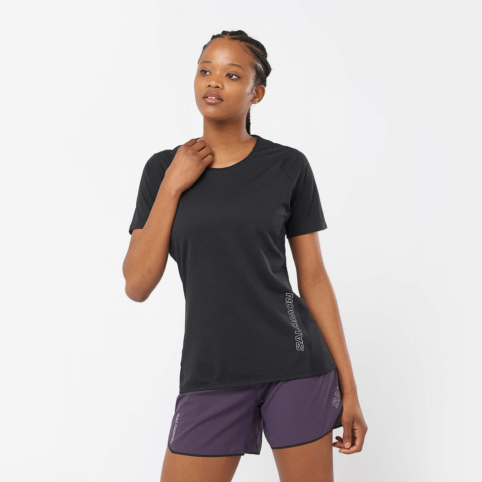Front view of a model wearing a Salomon Women's Sense Aero Short Sleeve T-Shirt in the Deep Black colourway (8000768901282)