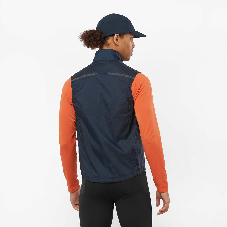 Back view of a model wearing a Salomon Men's Sense Flow Vest in the Carbon/Carbon colourway (8071113769122)