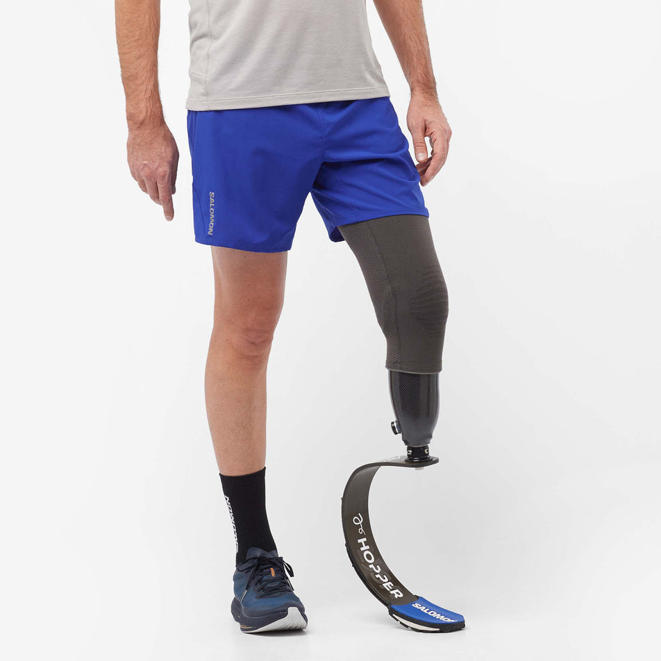 Front view of a model wearing a pair of Salomon Men's Cross 7